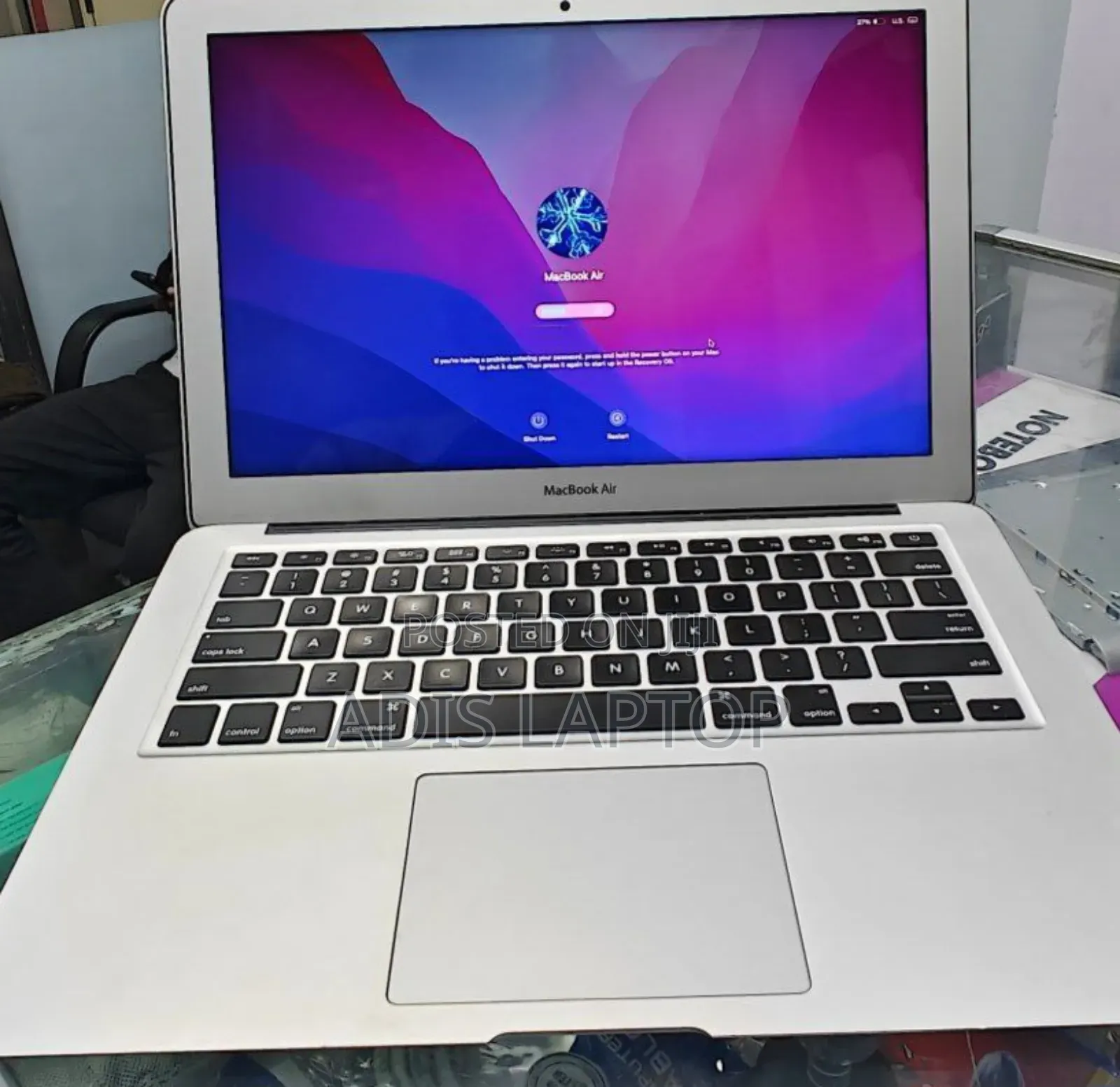 New Laptop Apple MacBook Pro 2017 8GB Intel Core I5 SSD 128GB