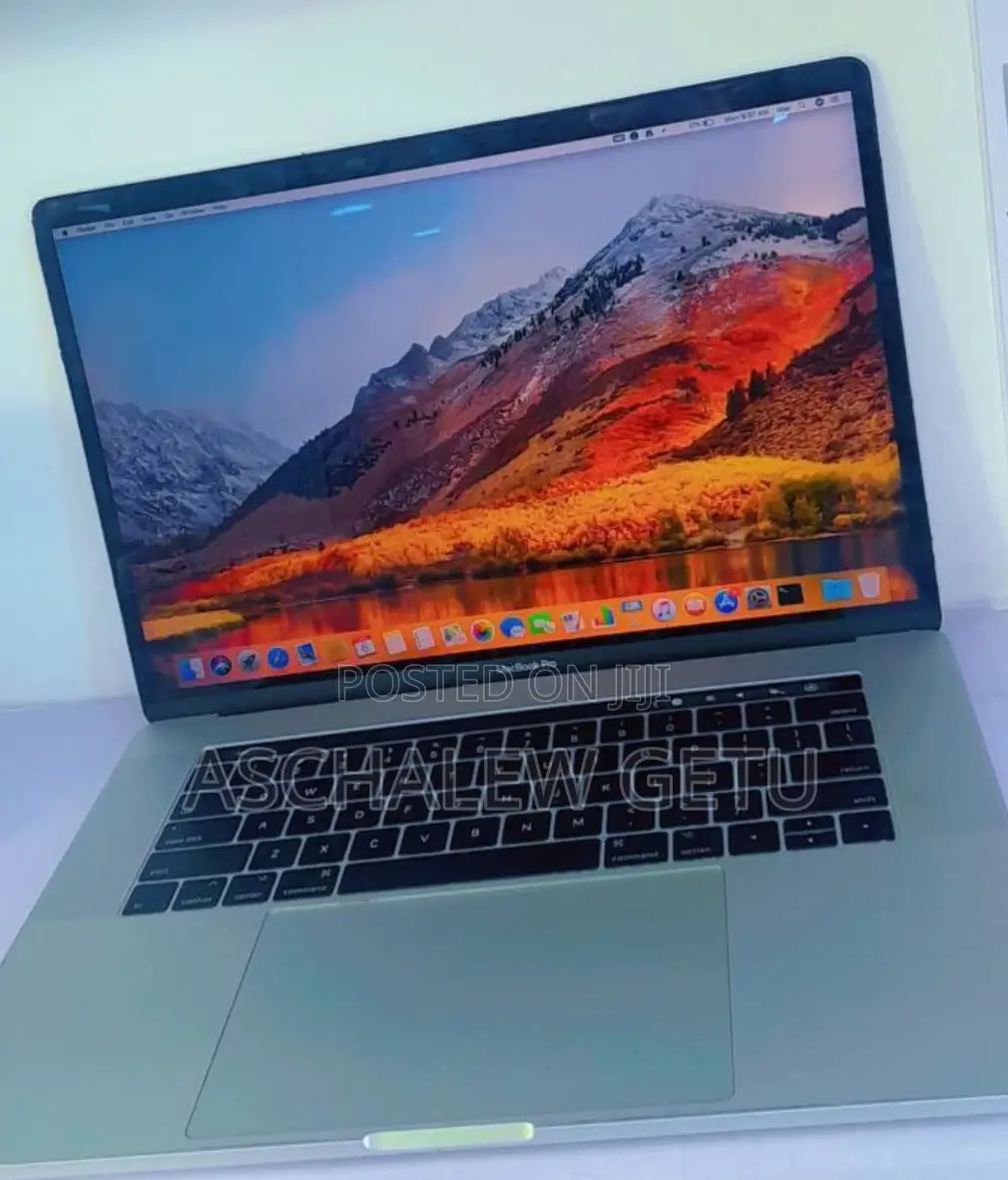New Laptop Apple MacBook Pro 2017 16GB Intel Core I7 SSD 256GB