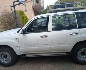 Toyota Land Cruiser 2002 White