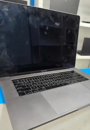 Photo - New Laptop Apple MacBook Pro 2019 16GB Intel Core I7 SSD 512GB