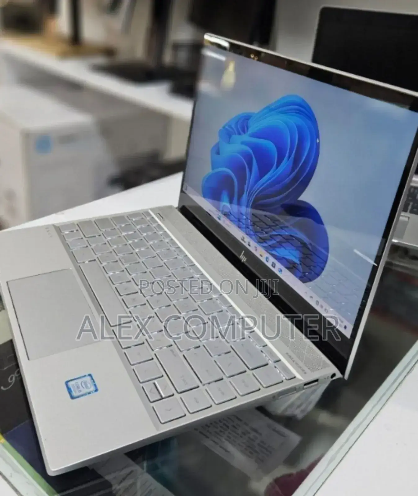 New Laptop HP Envy X360 8GB Intel Core I5 SSD 256GB