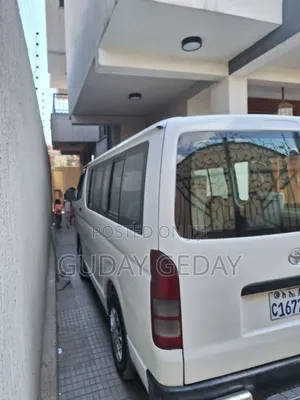 Photo - Toyota HiAce 2006 White