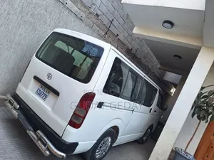 Toyota HiAce 2006 White