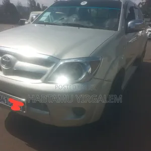 Photo - Toyota Hilux 2006 Silver