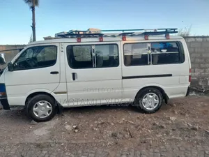 Toyota HiAce 2004 White