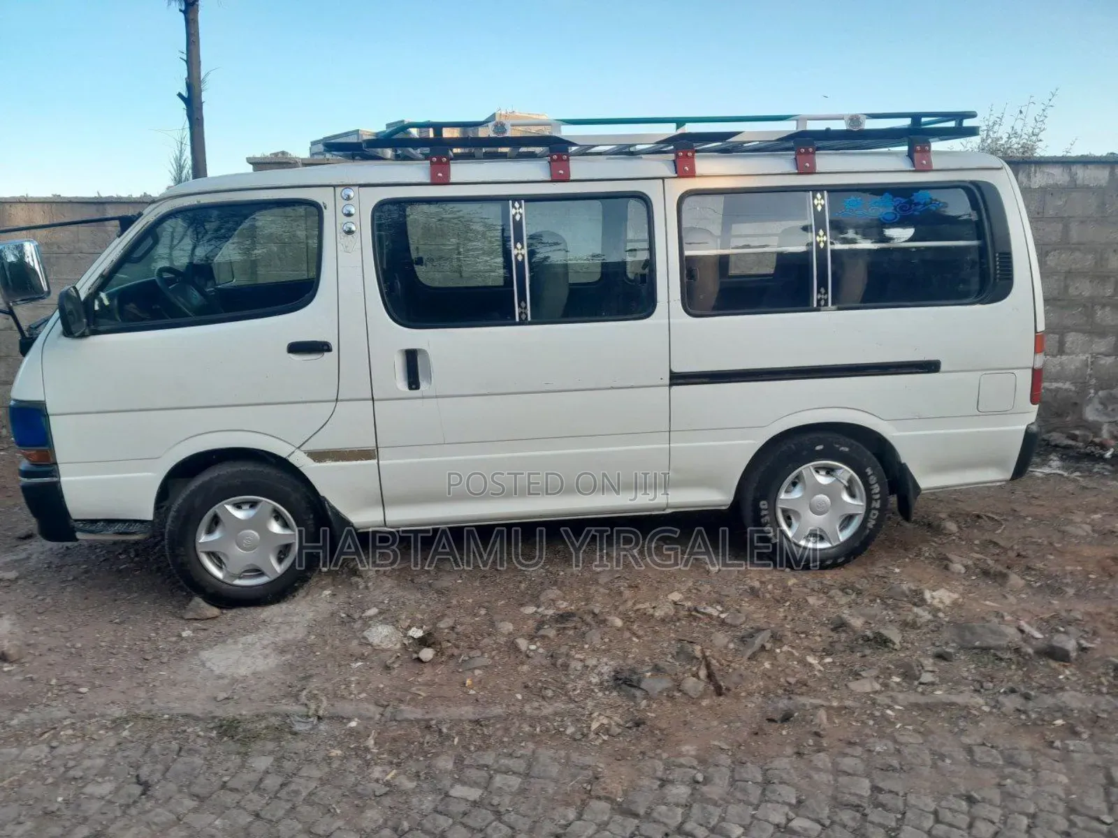 Toyota HiAce 2004 White
