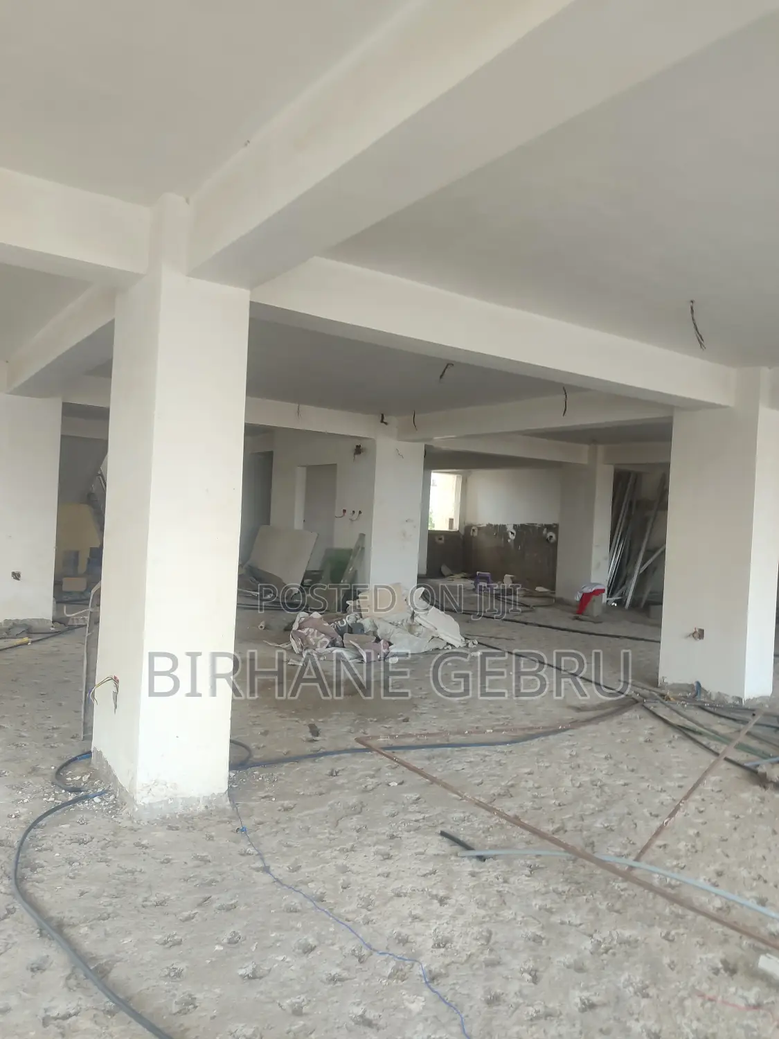 Complex Apartiment for Cafe or Rustirant Rent