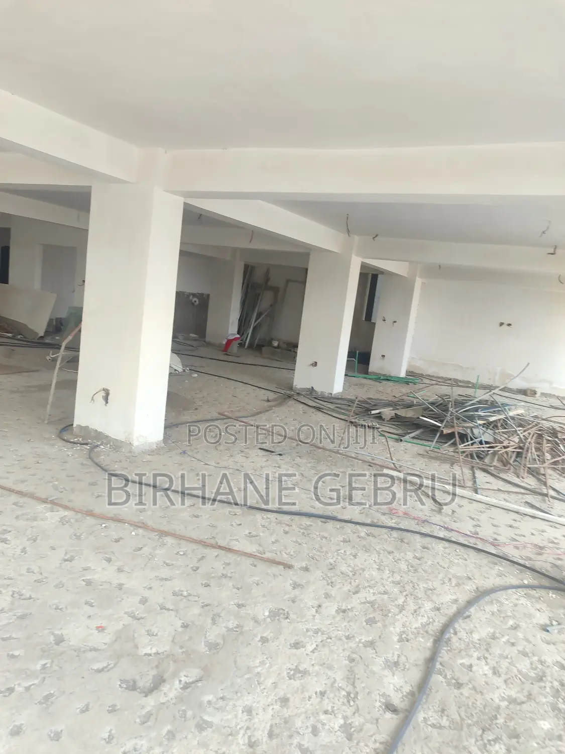 Complex Apartiment for Cafe or Rustirant Rent