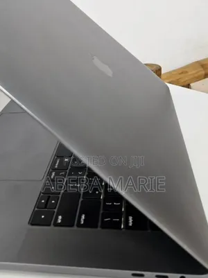 New Laptop Apple MacBook Pro 2018 16GB Intel Core I7 SSD 512GB