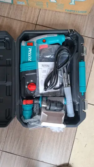 Total 950w Hammer Drill With Chuck