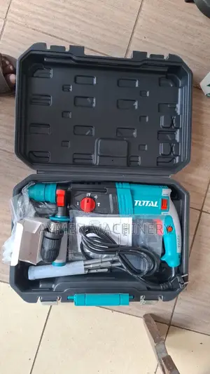 Total 950w Hammer Drill With Chuck