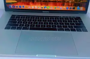 New Laptop Apple MacBook Pro 2017 16GB Intel Core I7 SSD 256GB