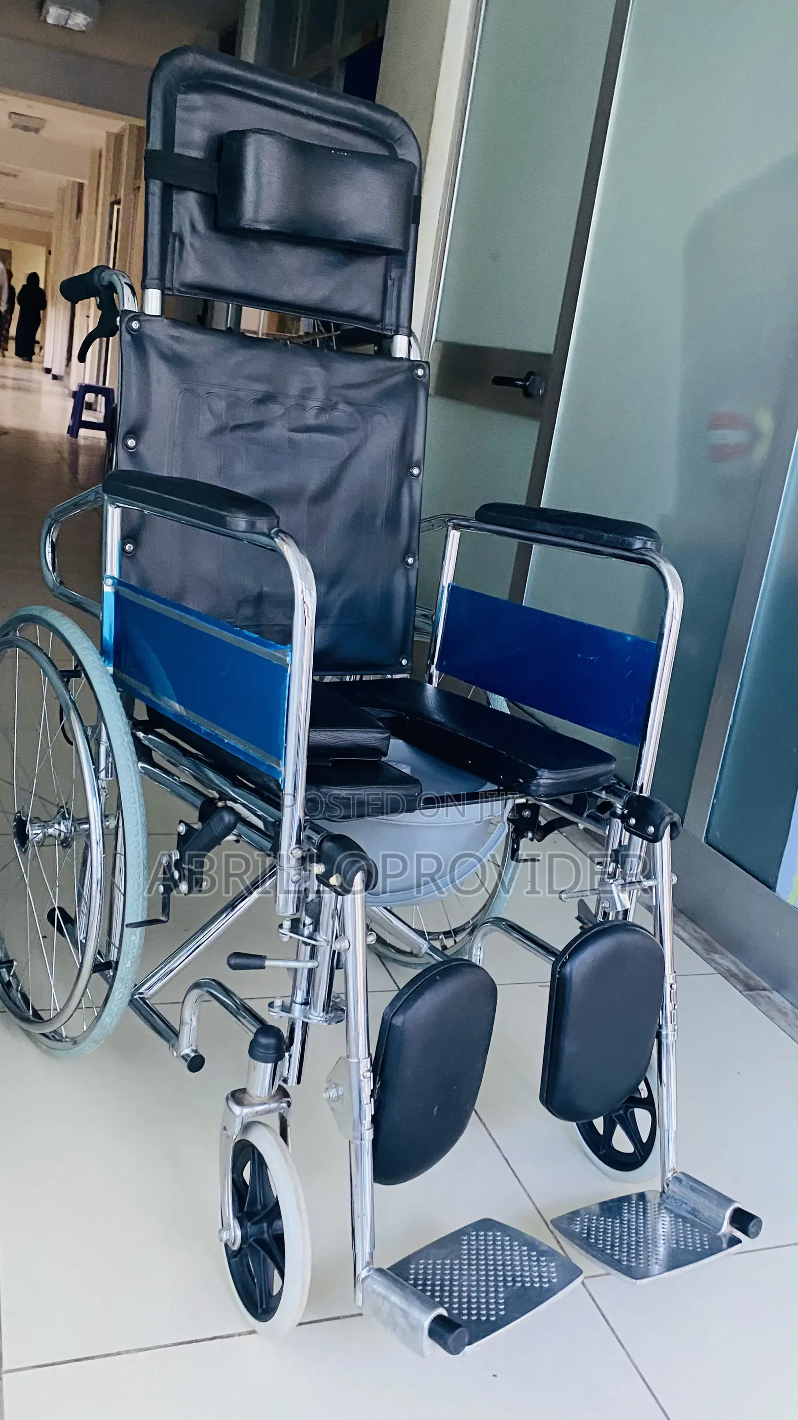 ትራስ አልጋ ፖፖ ያለው ዊልቸሮች Wheelchair፬wheelchair፱wheelchair፱wheel