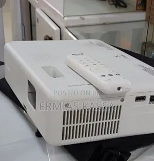 Photo - Brand New Epson Projector Co-W01 With Bag and Remote