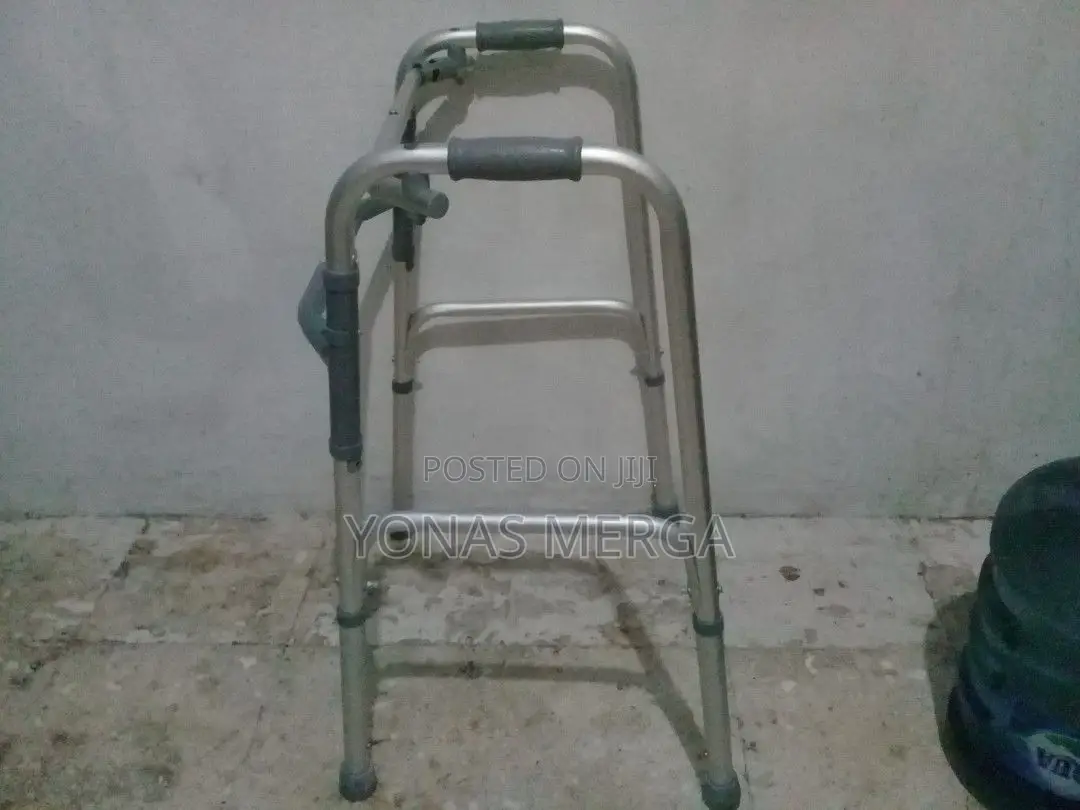 Walker/8_height Adjustable Section for Better Comfort Walker