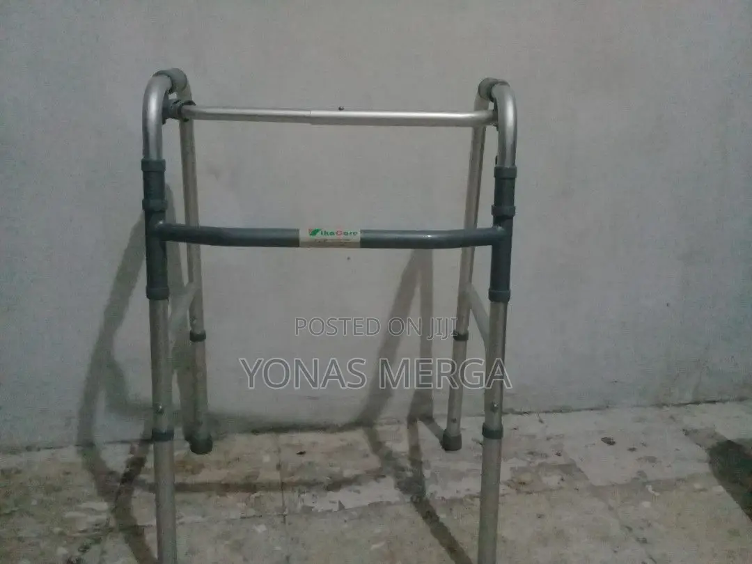 Walker/8_height Adjustable Section for Better Comfort Walker