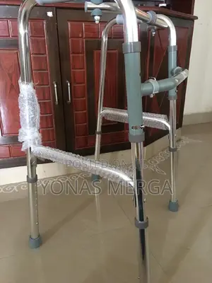 Photo - Walker Pivots on Its Two Front Legs፭坤without Wheel Walker