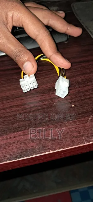 Photo - 4 Pin Cpu to 8 Pin Adapter