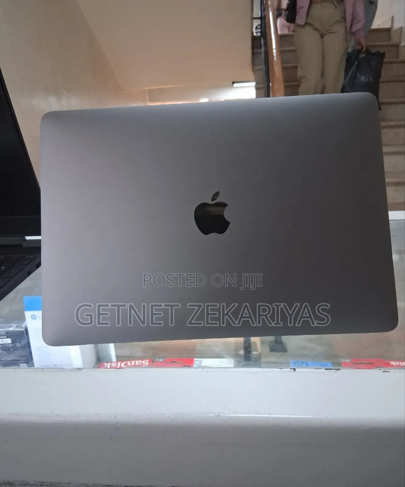 New Laptop Apple MacBook Pro 2017 16GB Intel Core I5 SSD 256GB