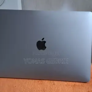 New Laptop Apple MacBook Pro 2017 16GB Intel Core I5 SSD 256GB