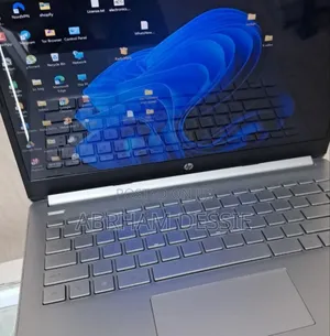 Photo - New Laptop Apple MacBook Pro 2019 4GB Intel Core I3 SSD 512GB