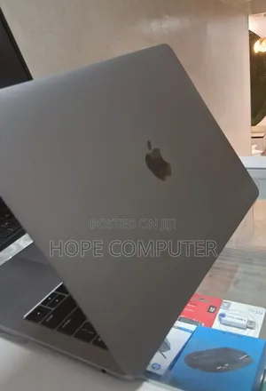 New Laptop Apple MacBook Pro 2017 16GB Intel Core I5 SSD 256GB