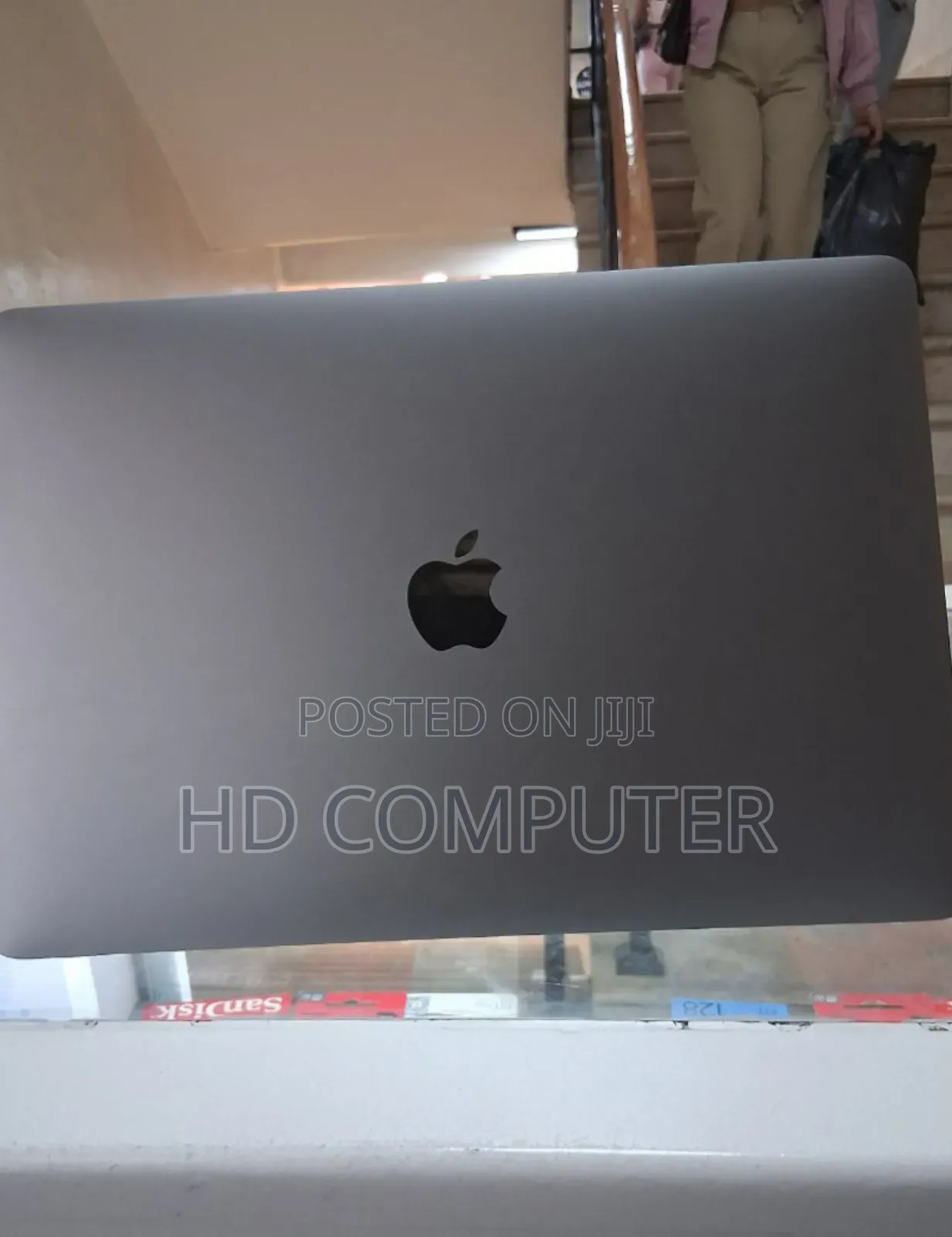 New Laptop Apple MacBook Pro 2017 8GB Intel Core I5 SSD 256GB