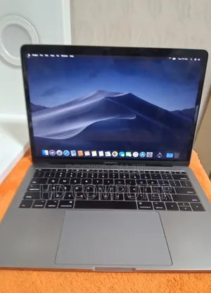 New Laptop Apple MacBook Pro 2017 8GB Intel Core I5 SSD 256GB