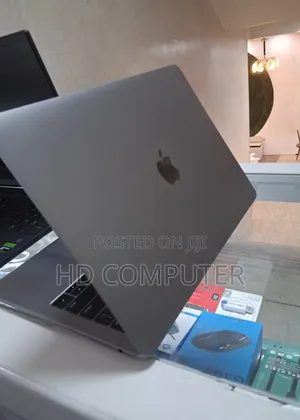 New Laptop Apple MacBook Pro 2017 8GB Intel Core I5 SSD 256GB