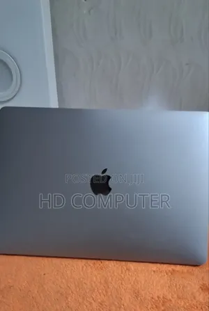 New Laptop Apple MacBook Pro 2017 8GB Intel Core I5 SSD 256GB