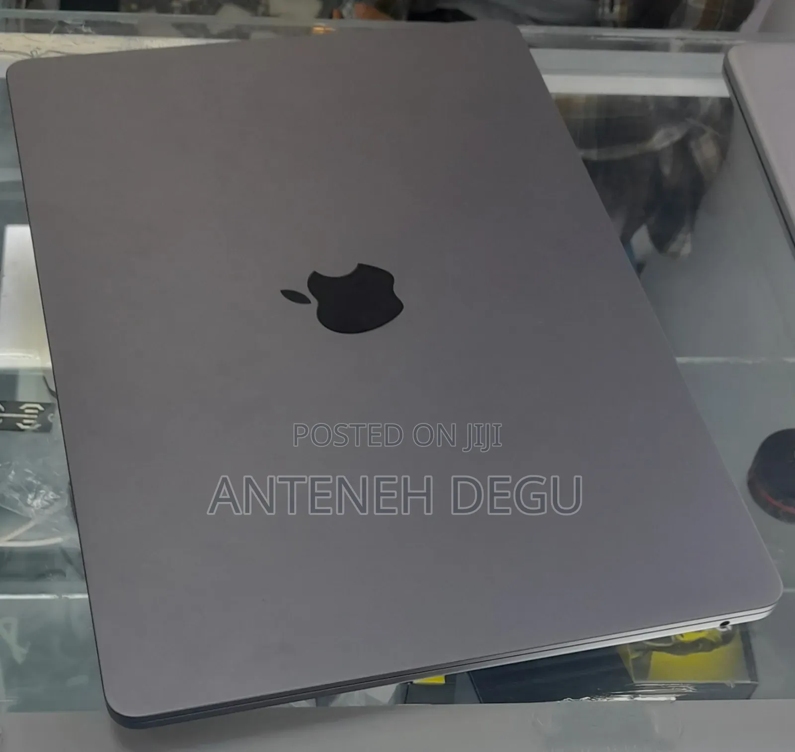 New Laptop Apple MacBook 8GB Apple M3 SSD 256GB