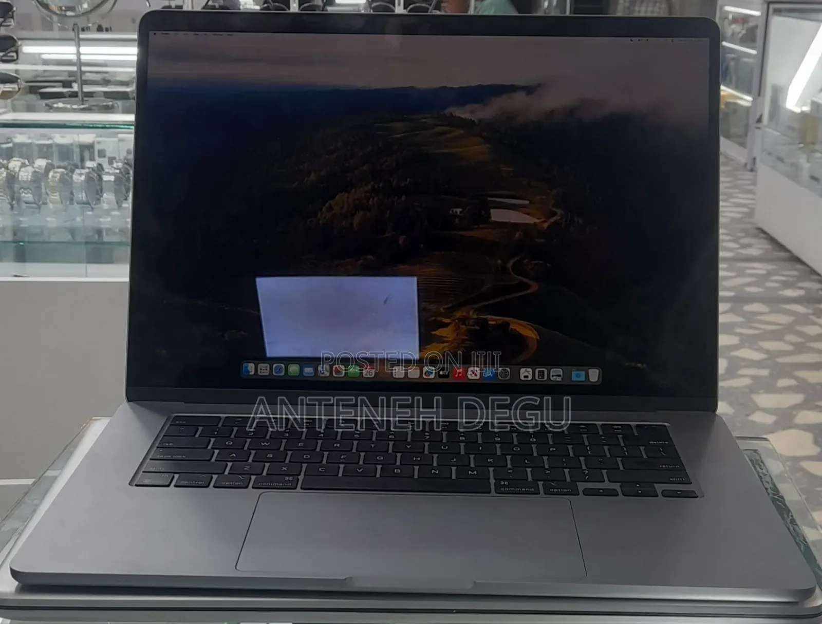 New Laptop Apple MacBook 8GB Apple M3 SSD 256GB