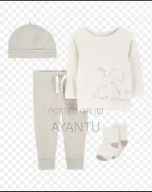 Photo - 4 PCS Carters Baby Cloth Sets