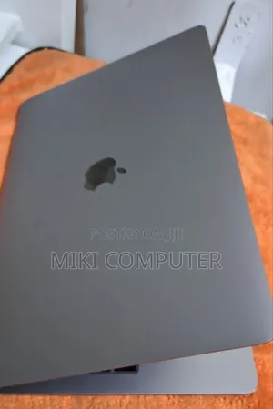 Photo - New Laptop Apple MacBook Pro 2017 8GB Intel SSD 256GB