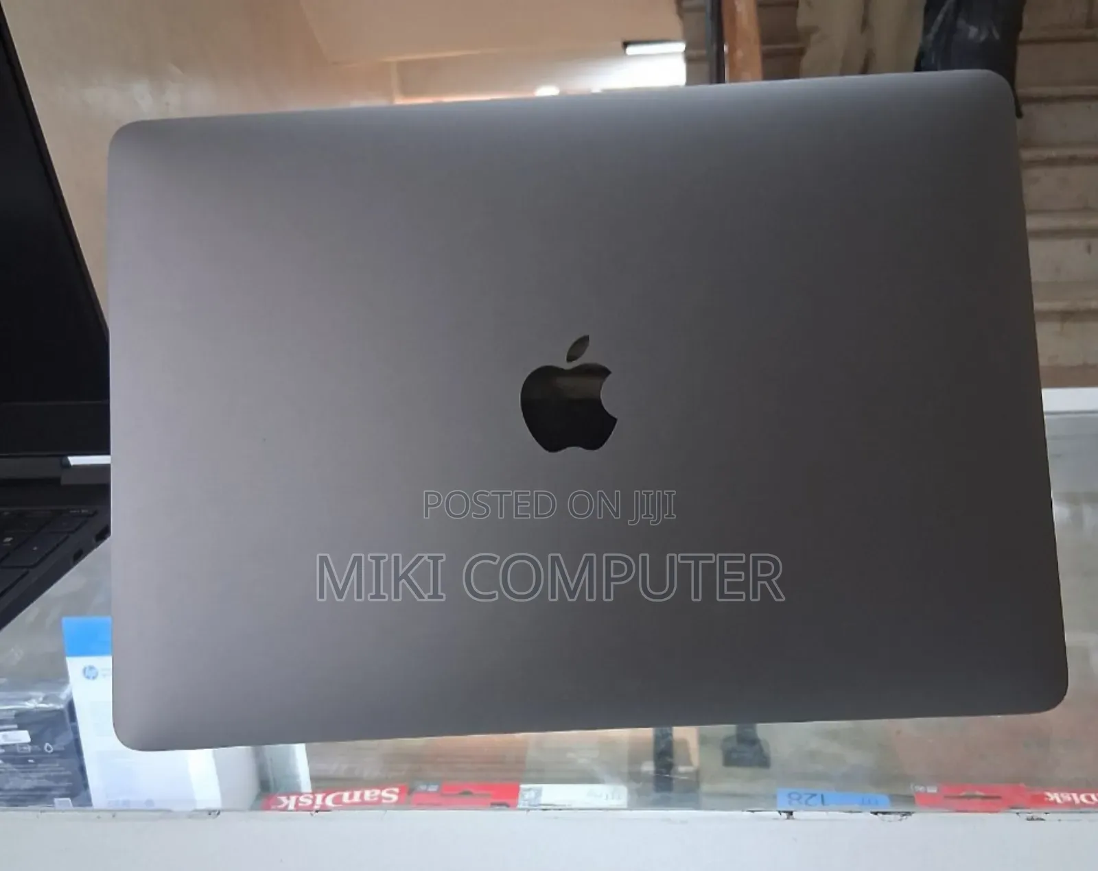 New Laptop Apple MacBook Pro 2017 8GB Intel SSD 256GB