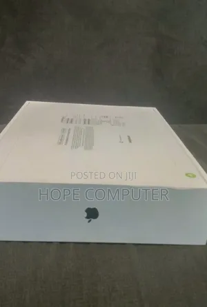 Photo - New Laptop Apple MacBook Air 2024 M3 13-Inch 16GB Apple M3 SSD 256GB