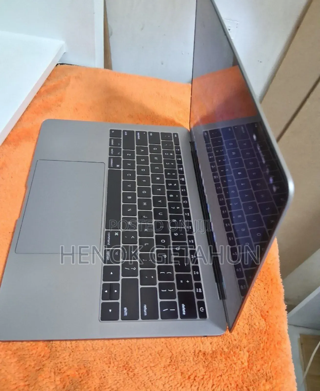 New Laptop Apple MacBook Pro 2017 16GB Intel Core I5 SSD 256GB