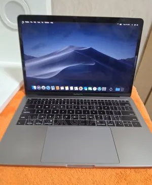 Photo - New Laptop Apple MacBook Pro 2017 16GB Intel Core I5 SSD 256GB