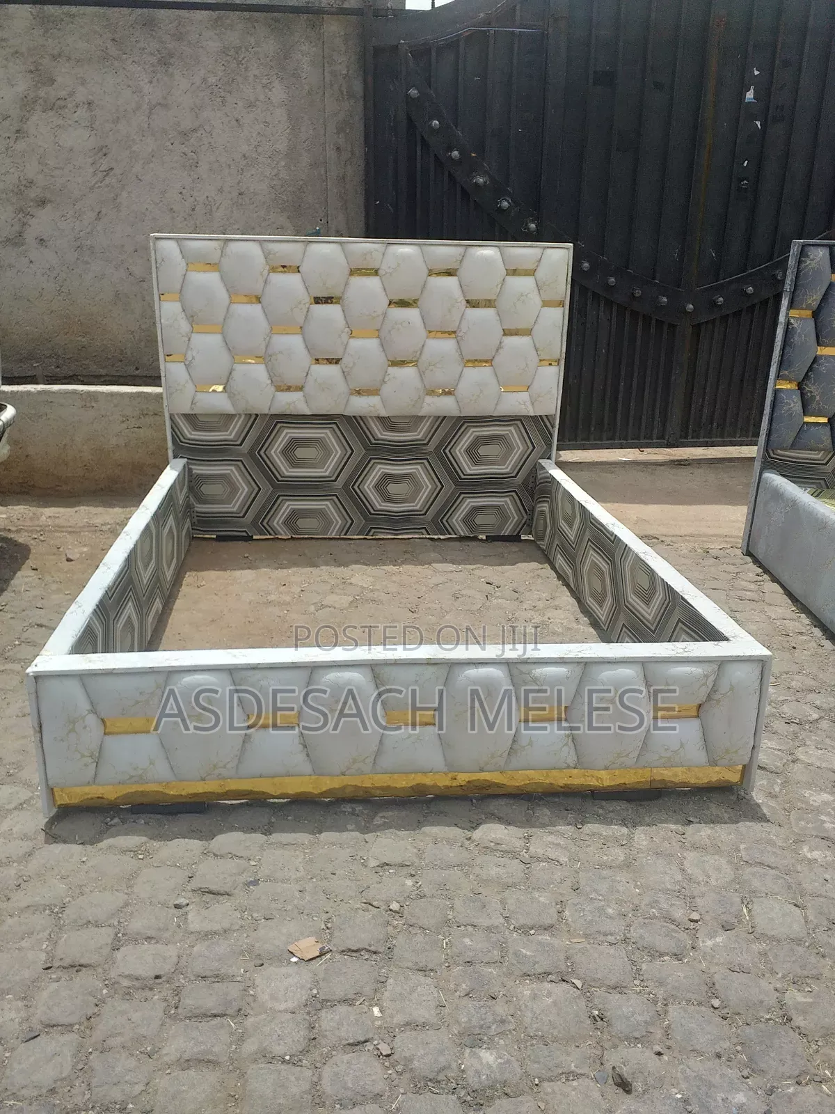 አስደሳች ፈርኒቸር