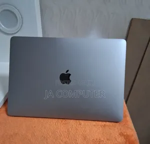 New Laptop Apple MacBook Pro 2017 16GB Intel Core I5 SSD 512GB