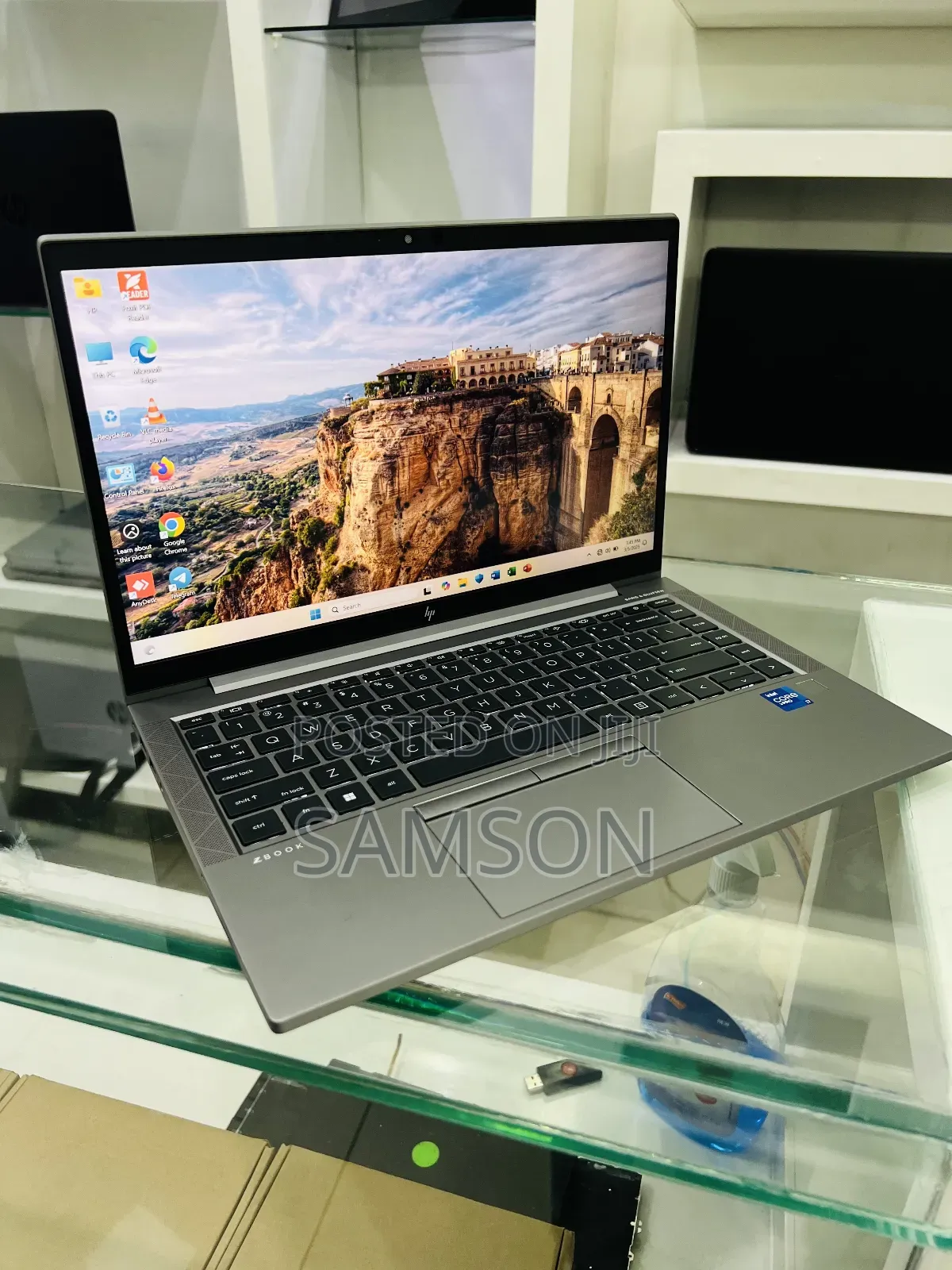 New Laptop HP ZBook Firefly G8 16GB Intel Core I7 SSD 512GB