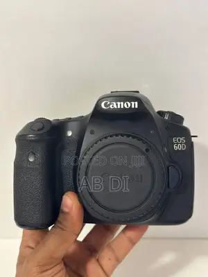 Photo - Camera Canon 60d With Lens 18-135mm