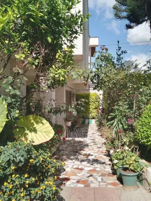 5bdrm House in የታደሰ የአያት ቤት ኮፓውንድ, Bole for sale