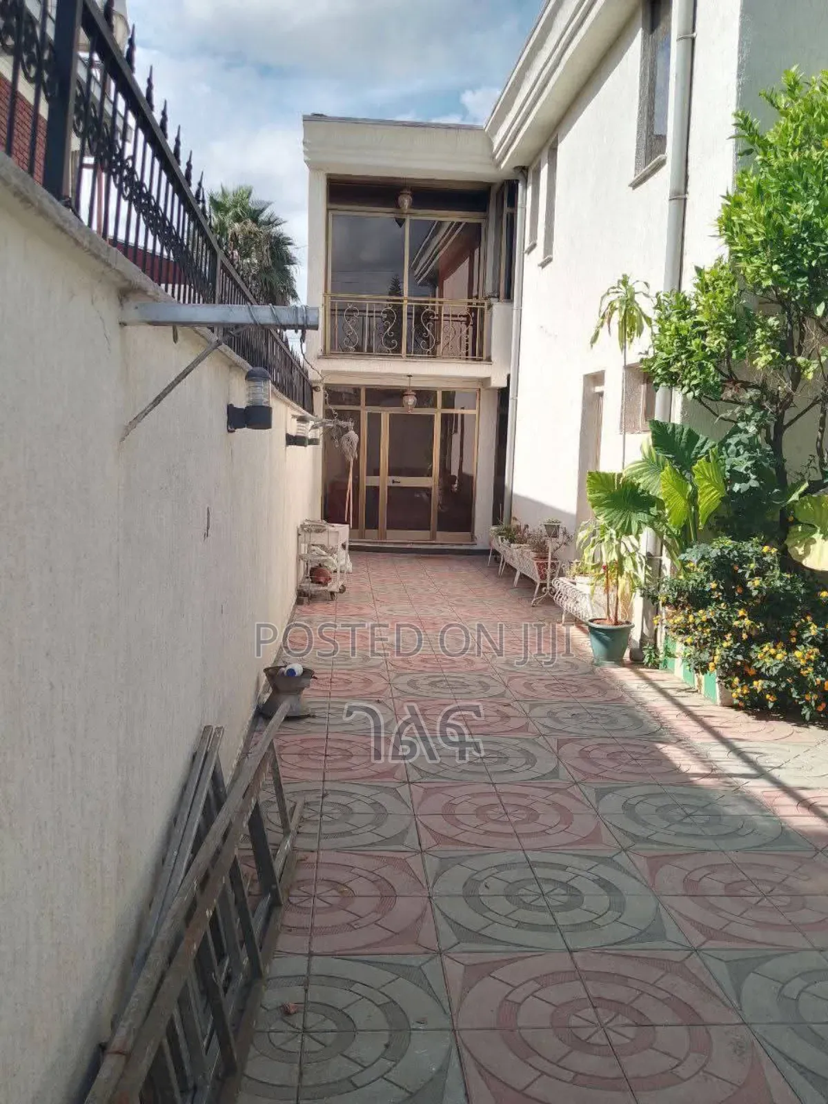 5bdrm House in የታደሰ የአያት ቤት ኮፓውንድ, Bole for sale
