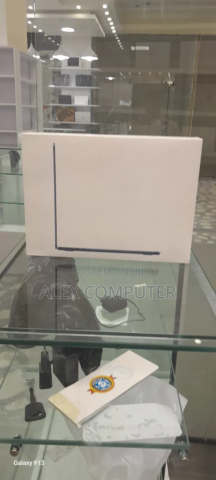 New Laptop Apple MacBook Air 2024 M3 13-Inch 16GB Apple M4 SSD 256GB