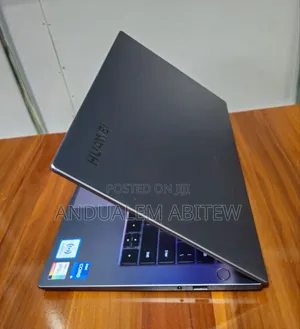 New Laptop Huawei MateBook HZ-W19 8GB Intel Core I5 SSD 512GB