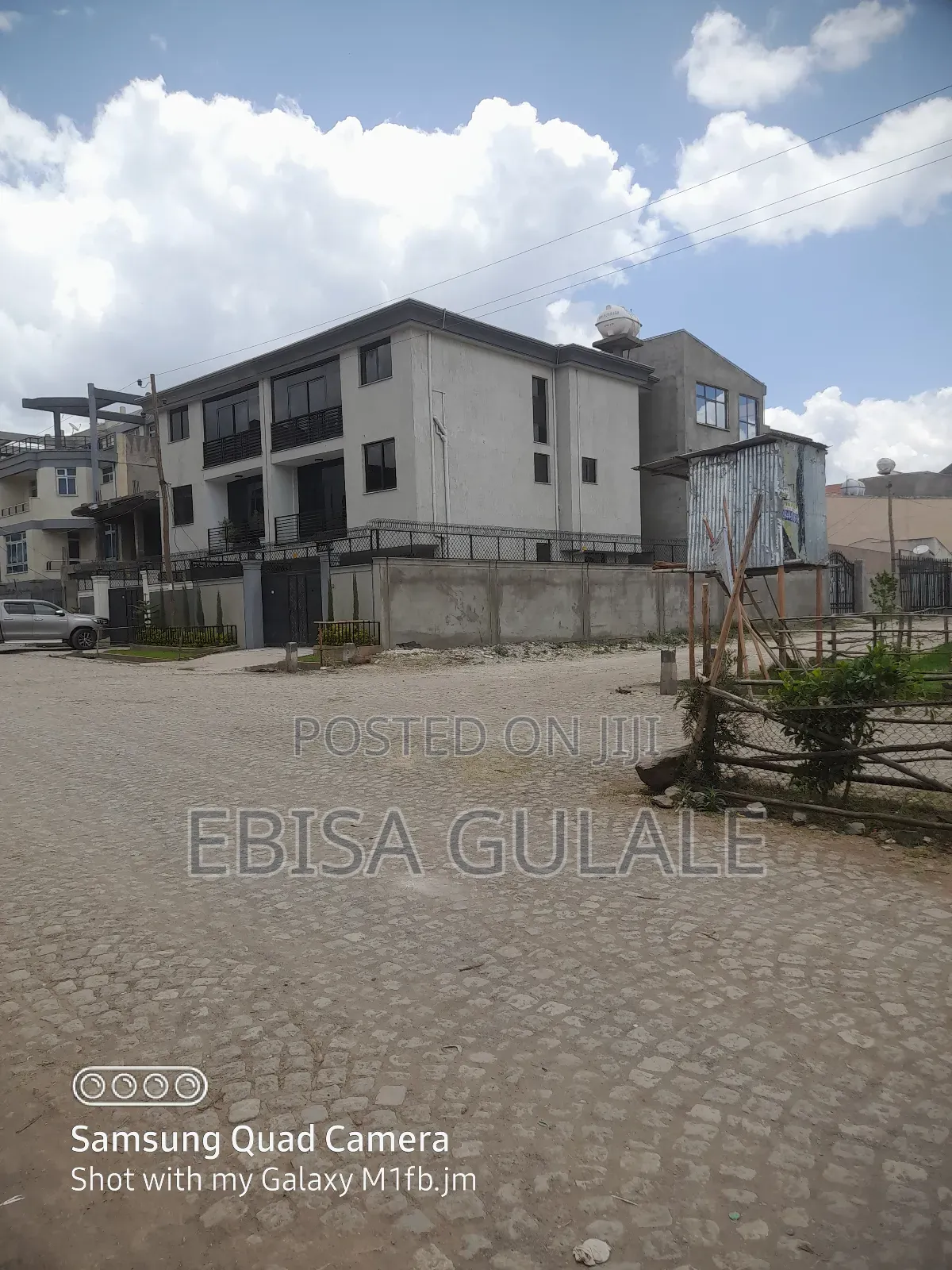 Furnished 6bdrm Apartment in Yeka for sale
