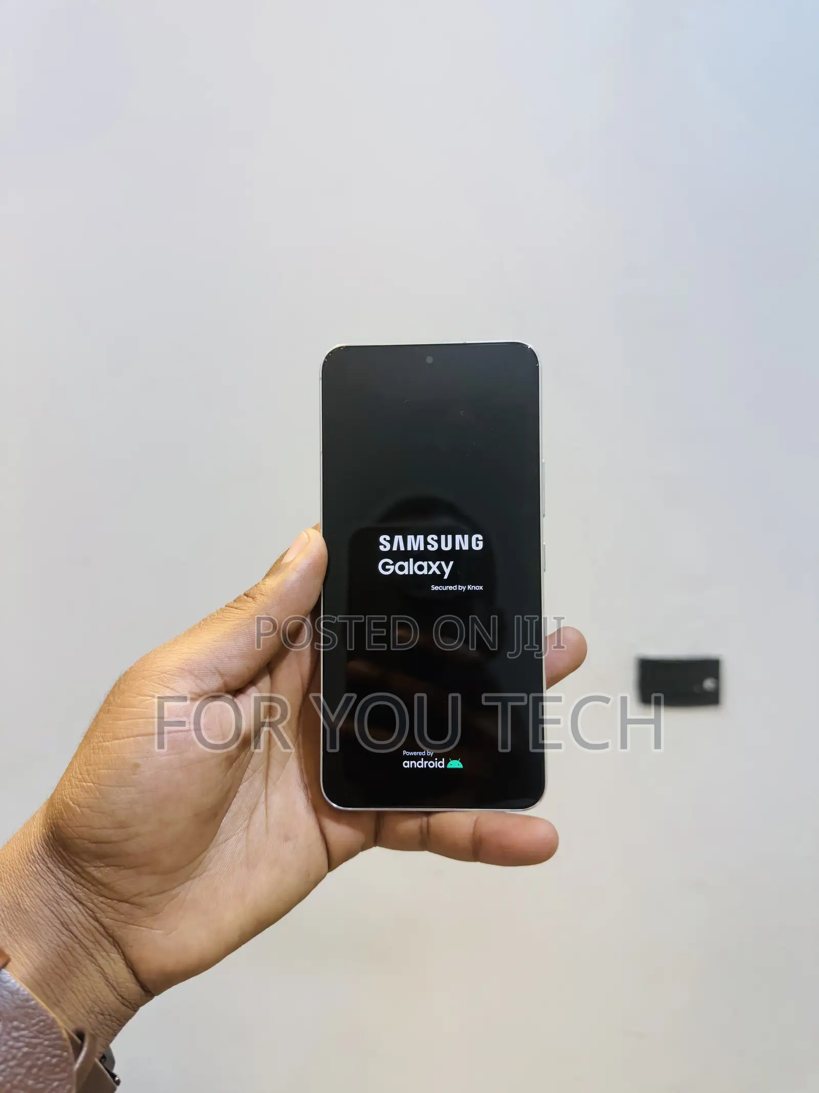 New Samsung Galaxy S22 5G 128 GB White