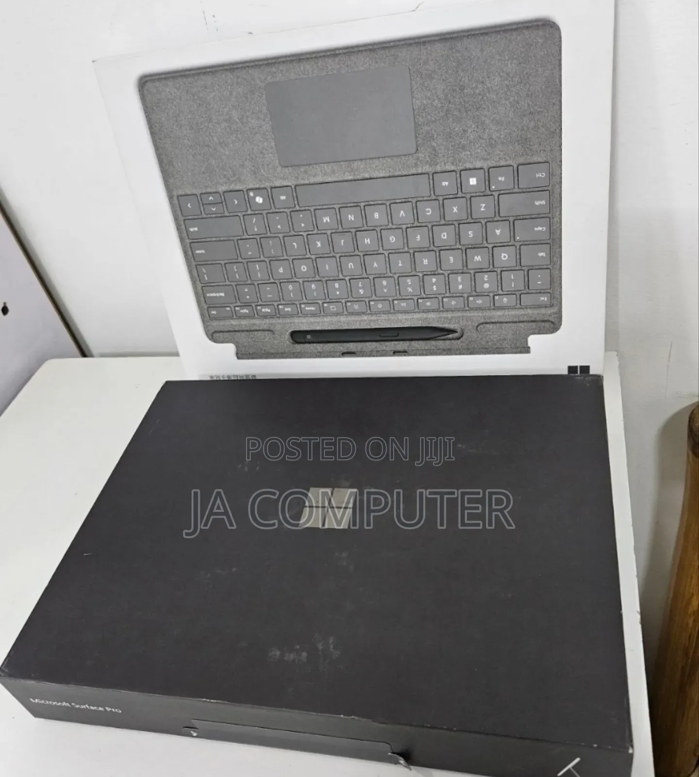 New Microsoft Surface Pro 11th Edition, a Copilot+ PC 16GB SSD 512GB