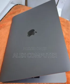 New Laptop Apple MacBook Pro 2017 16GB Intel Core I5 SSD 256GB